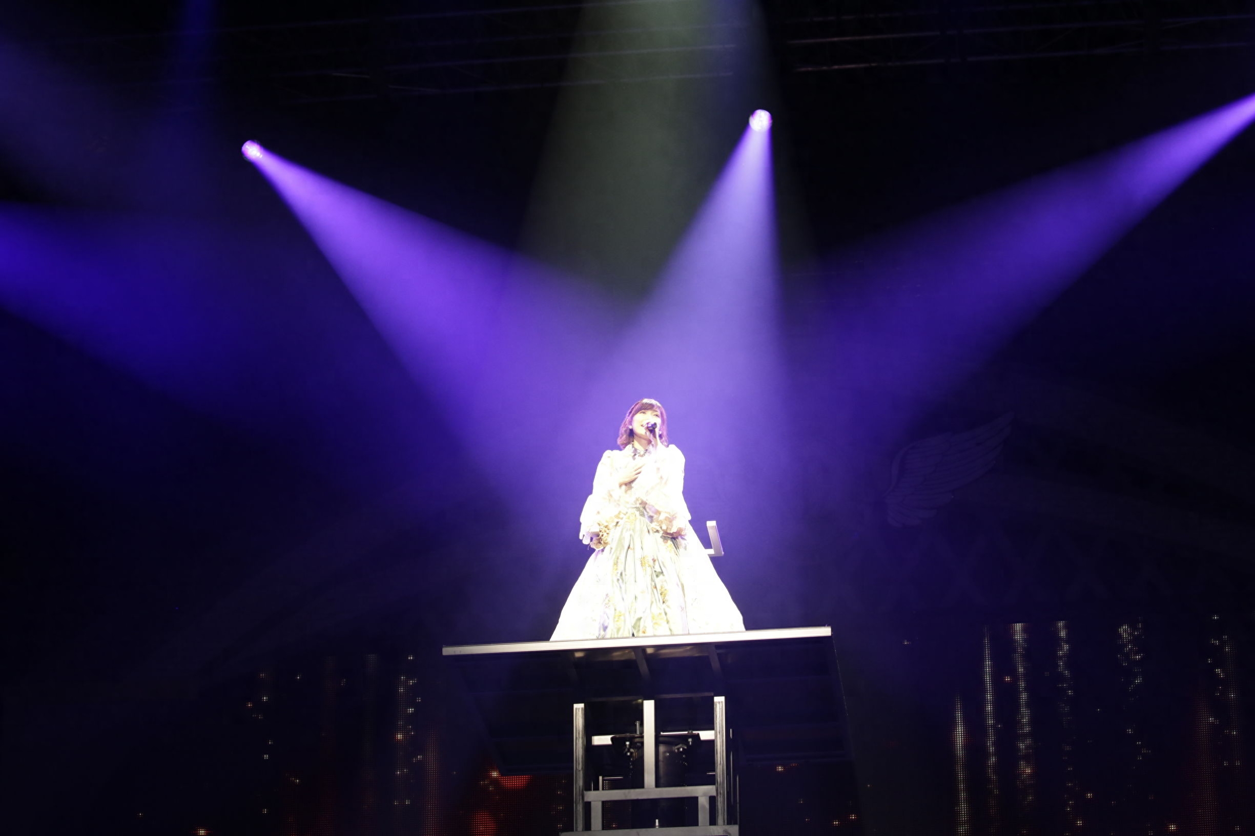 AKB初代最后的神七,渡边麻友毕业演唱会——虚幻而完整的梦境