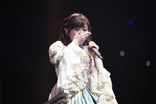 AKB初代最后的神七,渡边麻友毕业演唱会——虚幻而完整的梦境