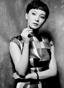 ​42岁女神陈数：曾拒绝富豪5次求婚，嫁给二婚丈夫，结婚8年没生娃