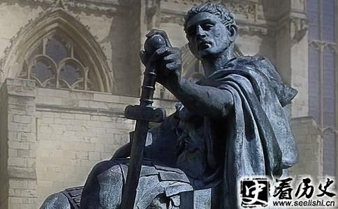 君士坦丁一世雕像