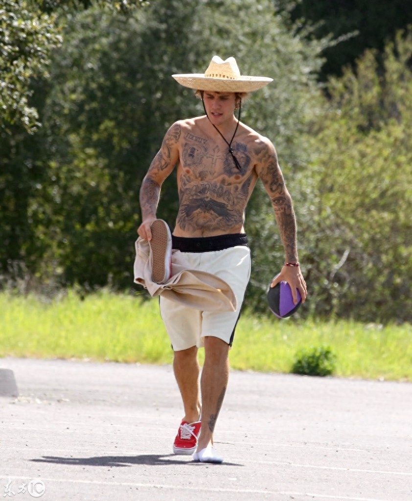 360度欣赏一下贾斯汀比伯花100小时的纹身，网友称发现了很多秘密