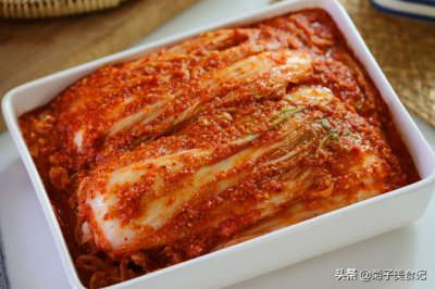 ​朝鲜辣白菜的制作方法家用（朝鲜辣白菜怎么做？教你在家简单易学的版本，酸甜