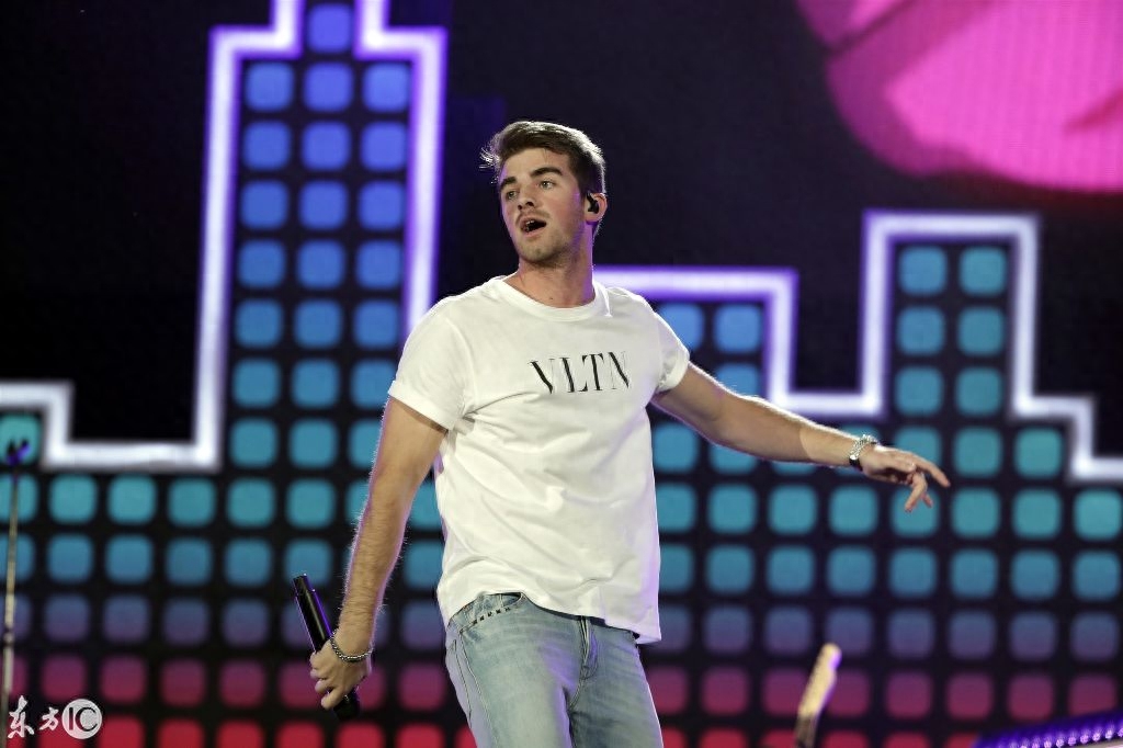 打败乐坛女王,登顶美国的烟鬼乐队,却被吐槽人品超渣?