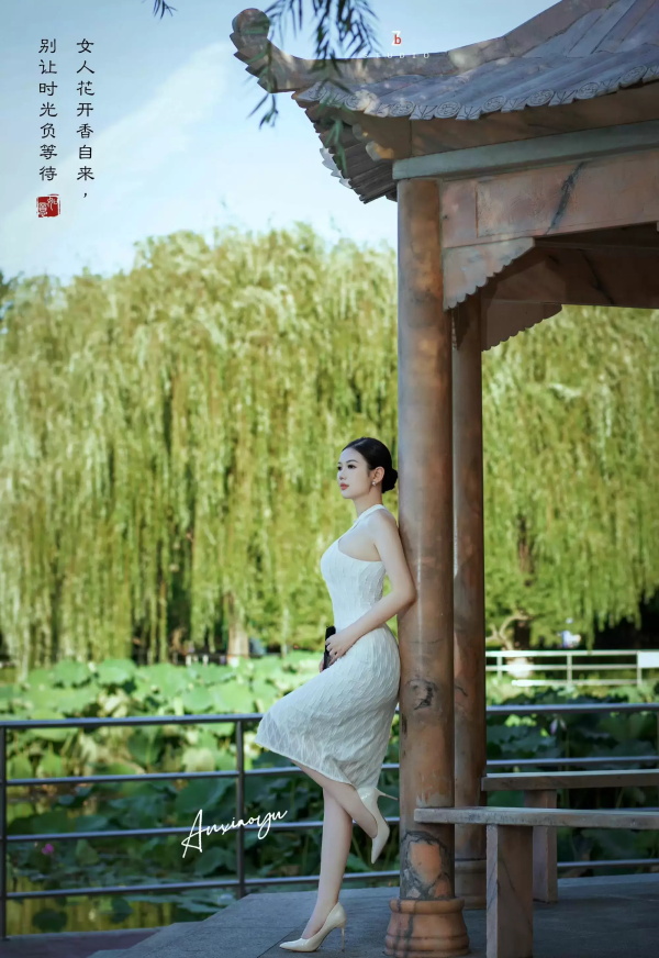 旗袍女神安晓雨晒白色旗袍写真,前凸后翘尽显好身材