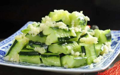 ​蒜泥黄瓜怎么做 蒜泥黄瓜最简单的一道菜，你不知道的小窍门
