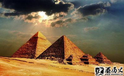 揭秘胡夫金字塔是怎样建成的