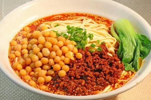 去重庆旅游时可以品尝当地的什么面条