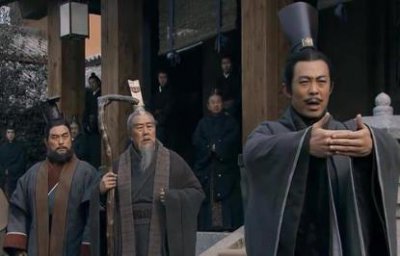 ​秦昭襄王继位时发生了外戚之争，当时的情况是怎样的？