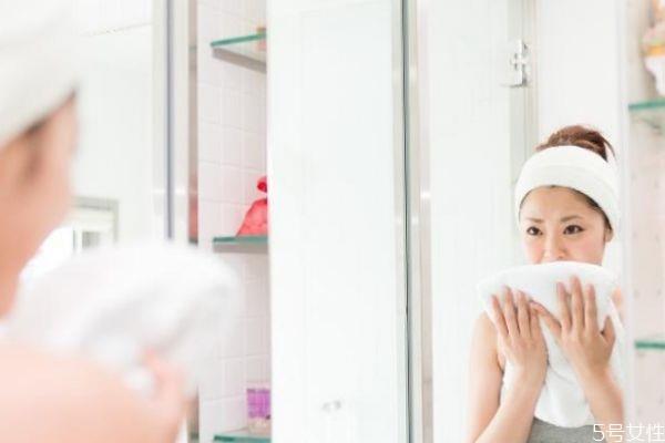 护肤怎么避免搓泥 怎样减少搓泥 护肤怎么避免搓泥 怎样减少搓泥