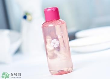 ukiss悠珂思和大创粉扑清洗剂哪个好?悠珂思和大创清洗剂对比 ukiss悠珂思和大创粉扑清洗剂哪个好?悠珂思和大创清洗剂对比