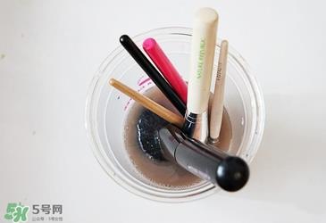 ukiss悠珂思和大创粉扑清洗剂哪个好?悠珂思和大创清洗剂对比 ukiss悠珂思和大创粉扑清洗剂哪个好?悠珂思和大创清洗剂对比