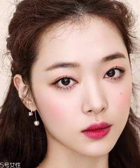 粉色眼影怎么画好看 粉紫色眼影画法 粉色眼影怎么画好看 粉紫色眼影画法