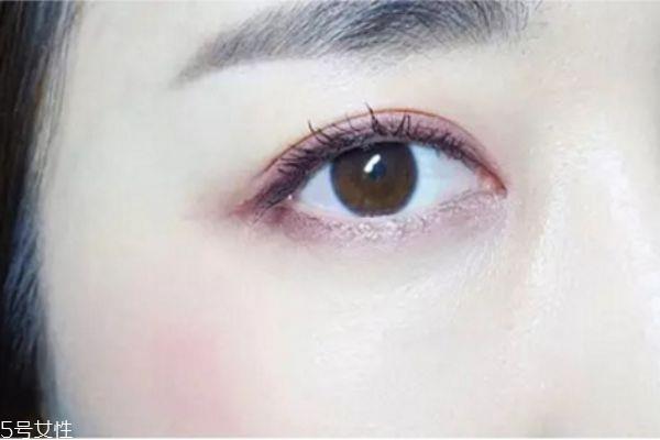 粉色眼影怎么画好看 粉紫色眼影画法 粉色眼影怎么画好看 粉紫色眼影画法