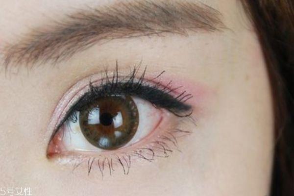 粉色眼影怎么画好看 粉紫色眼影画法 粉色眼影怎么画好看 粉紫色眼影画法