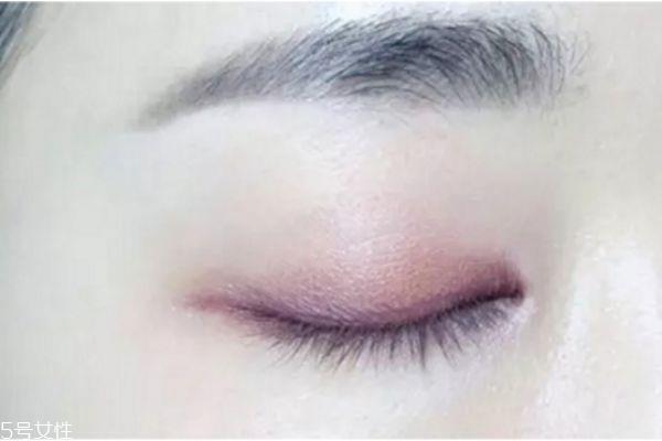 粉色眼影怎么画好看 粉紫色眼影画法 粉色眼影怎么画好看 粉紫色眼影画法