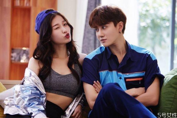 男友太黏人怎么办 男友太粘人好吗 男友太黏人怎么办 男友太粘人好吗