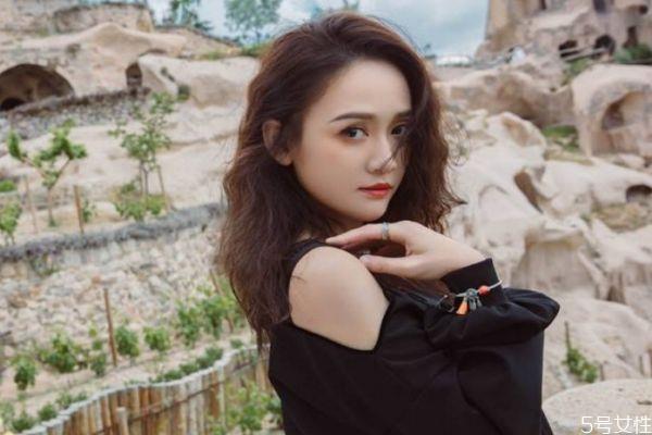 男友太黏人怎么办 男友太粘人好吗 男友太黏人怎么办 男友太粘人好吗