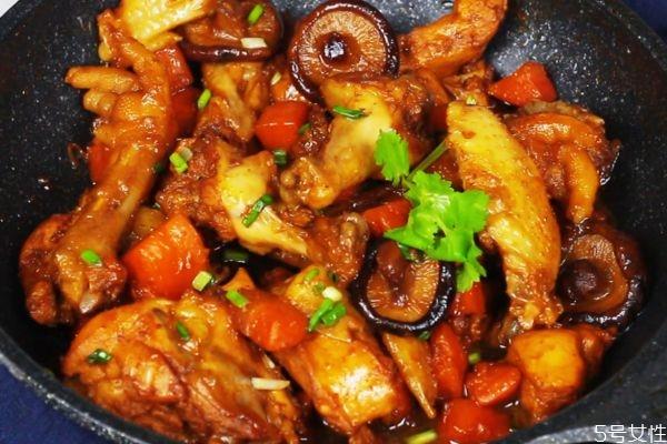 孕妇可以吃烧鸡吗 坐月子能不能吃红烧鸡 孕妇可以吃烧鸡吗 坐月子能不能吃红烧鸡