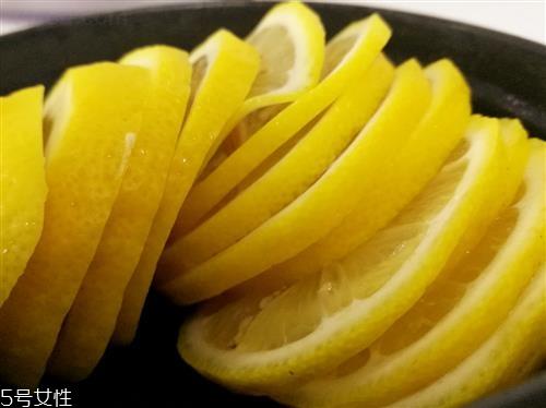 冰糖炖柠檬的功效有哪些?冰糖炖柠檬好处多多 冰糖炖柠檬的功效有哪些?冰糖炖柠檬好处多多