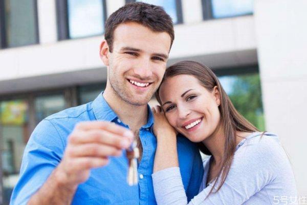 男朋友不会哄人怎么办 男朋友不会哄人可以怎么做 男朋友不会哄人怎么办 男朋友不会哄人可以怎么做