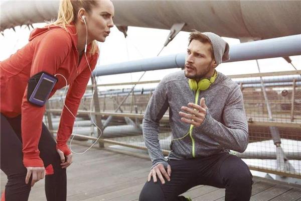 冬天跑步穿什么衣服 既要保暖又要轻便 冬天跑步穿什么衣服 既要保暖又要轻便