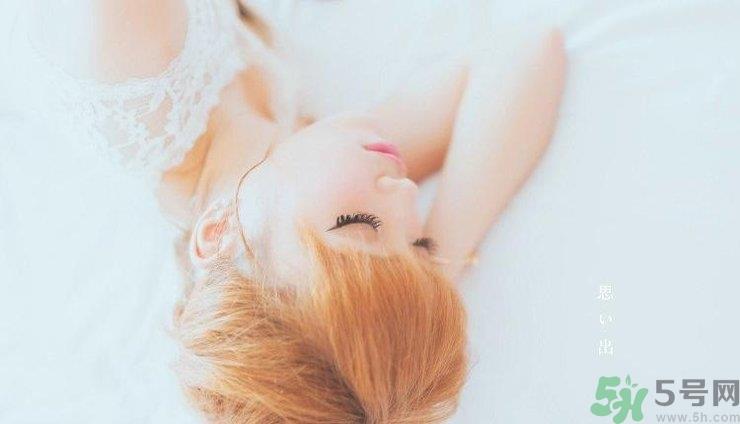 19岁男生身高体重标准是多少?19岁女生的标准身高体重是多少? 19岁男生身高体重标准是多少?19岁女生的标准身高体重是多少?