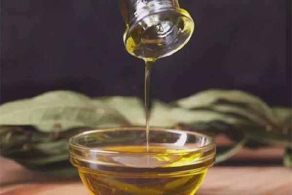 大豆油会凝固吗 大豆油凝固的好还是不凝固的好 大豆油会凝固吗 大豆油凝固的好还是不凝固的好