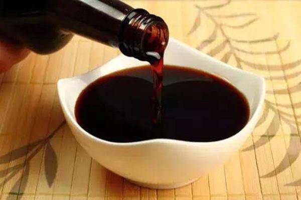 酱油哪些人不能吃 老抽和生抽什么区别 酱油哪些人不能吃 老抽和生抽什么区别