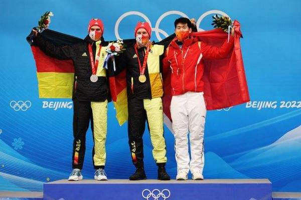 闫文港领奖时反复确认国旗是正面的 钢架雪车最高时速多少 闫文港领奖时反复确认国旗是正面的 钢架雪车最高时速多少