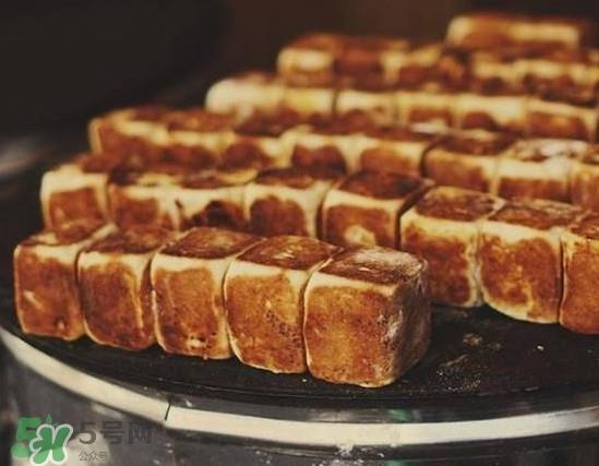 虎皮饽饽热量高吗?虎皮饽饽可以用烤箱吗 虎皮饽饽热量高吗?虎皮饽饽可以用烤箱吗