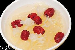 银耳红枣汤哺乳期能喝吗？有着很多好处