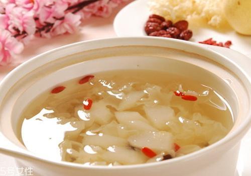 银耳红枣汤哺乳期能喝吗？有着很多好处