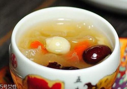 银耳红枣汤哺乳期能喝吗？有着很多好处