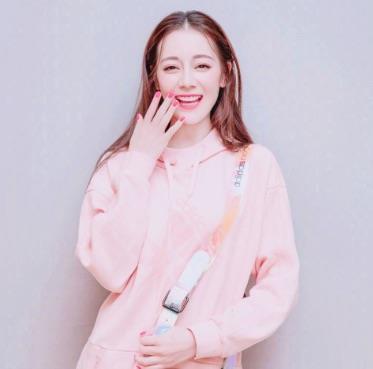 娱乐迪丽热巴个人资料，迪丽热巴家庭背景如何？  1
