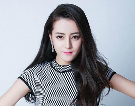 娱乐迪丽热巴个人资料，迪丽热巴家庭背景如何？  2