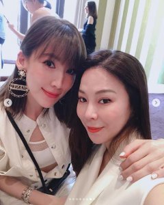 ​林志颖娇妻闺蜜聚会合照“赢了” 身材高挑颜值逆龄