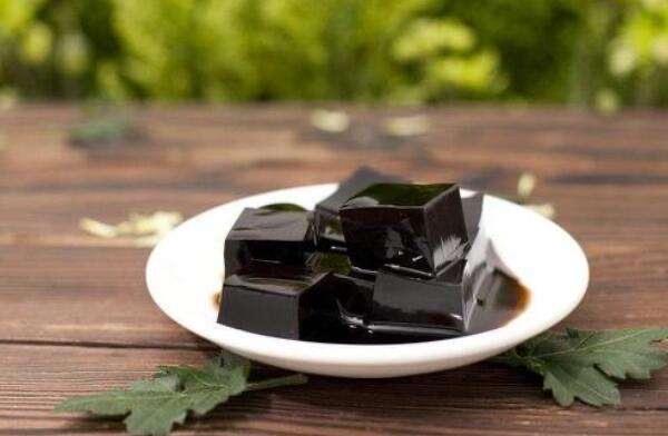 生活龟苓膏里面有乌龟吗 主要有以下这些成分 1