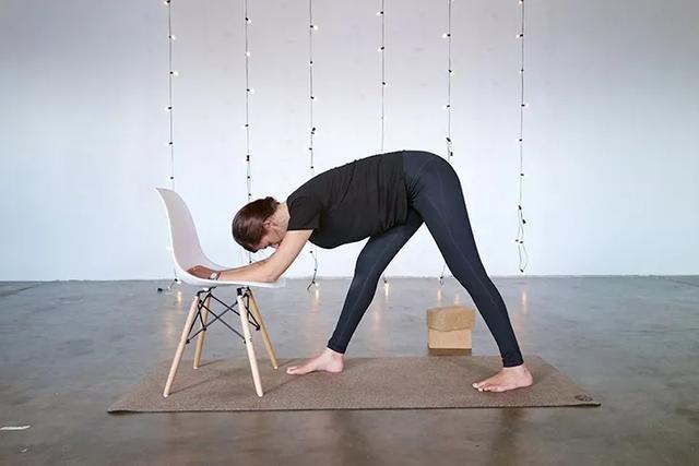 90后健身达人姜黎明,健身要全身心投入,女人练瑜伽调整内分泌