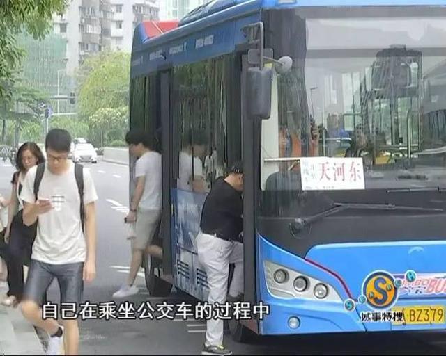 女子遭遇公交 " 咸猪手 ",正义男挺身而出录下证据