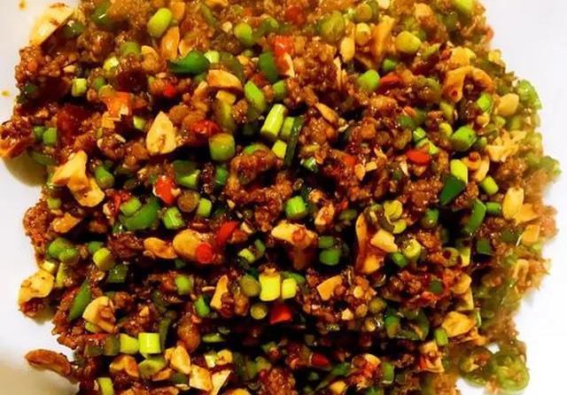 江苏邳州的独特风味美食——千刀肉,辣得还可以