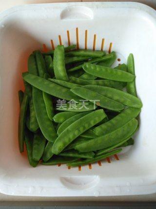 美食资讯:香肠炒荷兰豆的家常做法教程