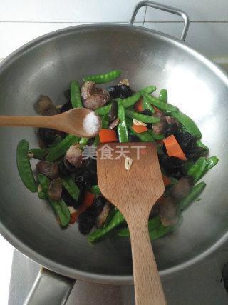 美食资讯:香肠炒荷兰豆的家常做法教程