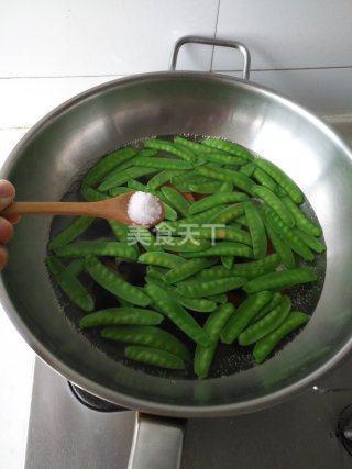美食资讯:香肠炒荷兰豆的家常做法教程