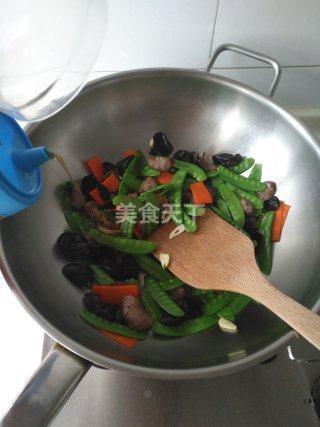 美食资讯:香肠炒荷兰豆的家常做法教程