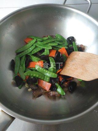 美食资讯:香肠炒荷兰豆的家常做法教程