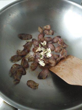 美食资讯:香肠炒荷兰豆的家常做法教程