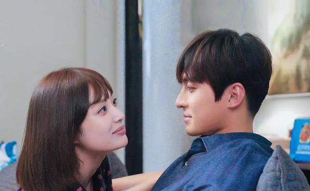 《青春斗》中,向真的一个动作,表明了她仍然深爱着赵聪