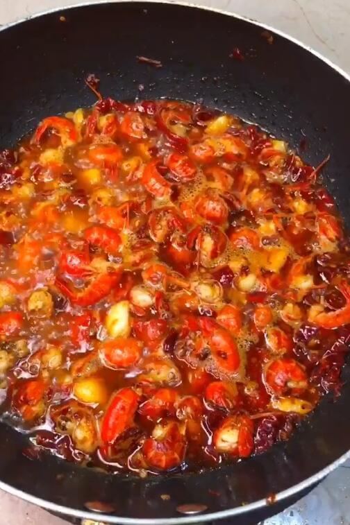 大厨教你家常炒龙虾尾做法,多加这一步,龙虾麻辣鲜香吃着过瘾