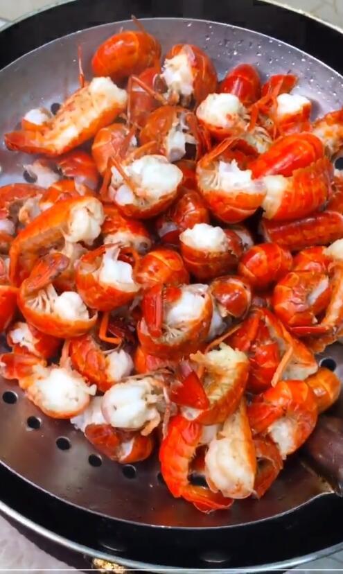 大厨教你家常炒龙虾尾做法,多加这一步,龙虾麻辣鲜香吃着过瘾