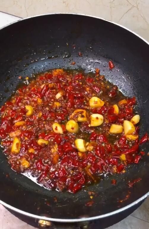 大厨教你家常炒龙虾尾做法,多加这一步,龙虾麻辣鲜香吃着过瘾